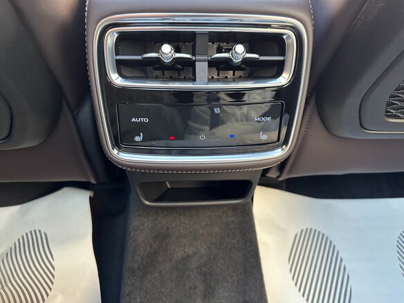 2026 Geely Monjaro (Xingyue L) I Рестайлинг 2 (China Market), белый, 4697000 рублей - вид 30