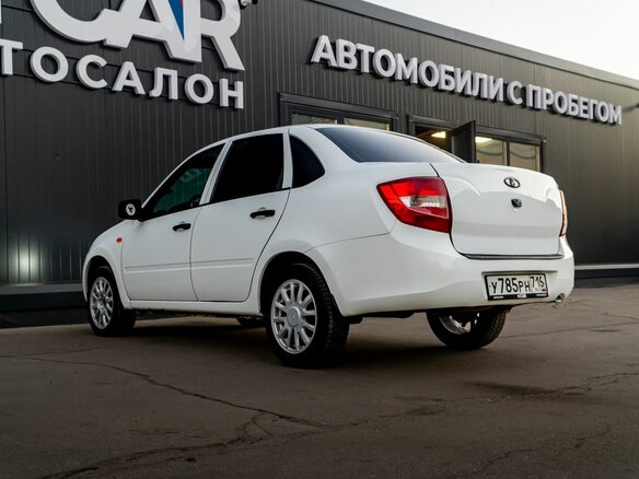 2014 Lada (ВАЗ) Granta I, белый, 390000 рублей - вид 4