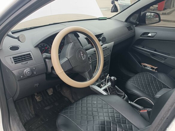 2013 Opel Astra H Рестайлинг, белый, 700000 рублей - вид 8