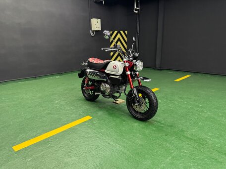 2022 Honda Z125 Monkey, серебристый, 450000 рублей, вид 3