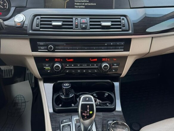 2011 BMW 5 серии 530d xDrive VI (F10/F11/F07), коричневый, 2100000 рублей - вид 19
