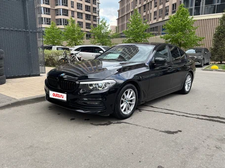 2019 BMW 5 серии 520d xDrive VII (G30/G31/G38), чёрный, 3850000 рублей, вид 2