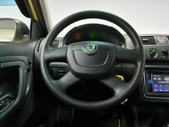 2011 Skoda Fabia II Рестайлинг, жёлтый, 670000 рублей - вид 13