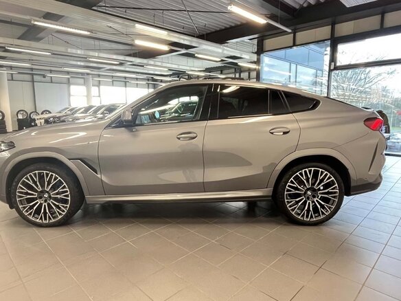 2025 BMW X6 40d III (G06) Рестайлинг, серый, 12500000 рублей - вид 3
