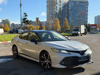 2020 Toyota Camry VIII (XV70), белый, 2999000 рублей, вид 1