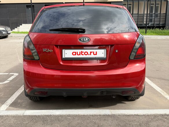 2011 Kia Rio II Рестайлинг, красный, 750000 рублей - вид 4