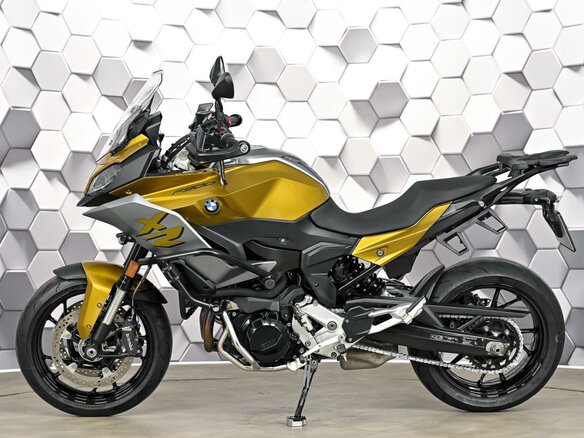 2020 BMW F 900 XR, золотистый, 999000 рублей - вид 3