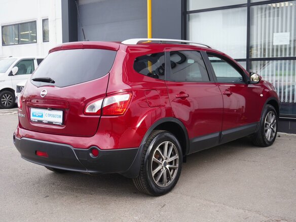 2013 Nissan Qashqai+2 I Рестайлинг, красный, 950000 рублей - вид 4