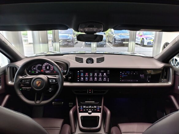 2024 Porsche Cayenne Coupé III Рестайлинг, серый, 14990000 рублей - вид 12