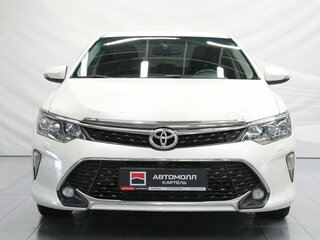2017 Toyota Camry VII (XV50) Рестайлинг 2, белый, 1909000 рублей, вид 4