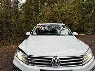 2018 Volkswagen Touareg II Рестайлинг, белый, 4200000 рублей, вид 2