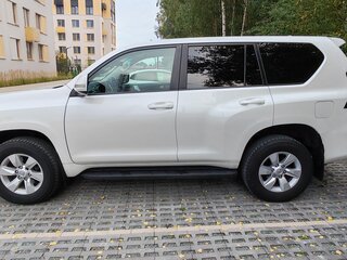 2019 Toyota Land Cruiser Prado 150 Series Рестайлинг 2, белый, 3950000 рублей, вид 2
