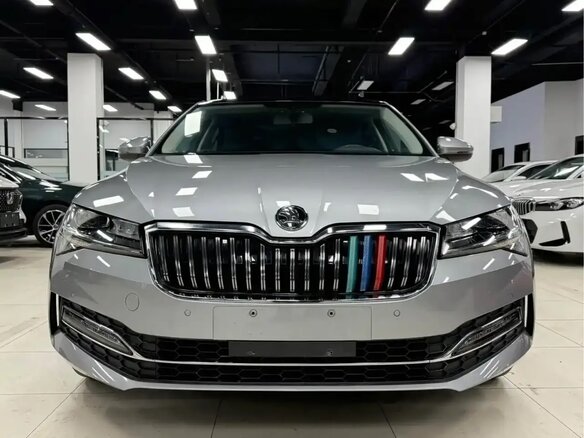 2023 Skoda Superb III Рестайлинг, серый, 2510000 рублей - вид 1
