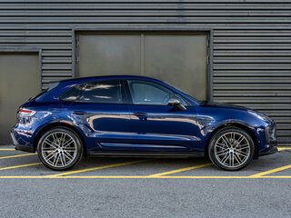 2025 Porsche Macan I Рестайлинг 2, синий, 11890000 рублей, вид 3