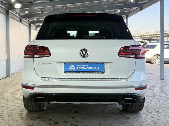 2017 Volkswagen Touareg II Рестайлинг, белый - вид 3