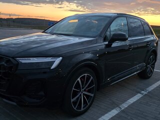 2023 Audi Q7 55 TFSI II (4M) Рестайлинг, чёрный, 5800000 рублей, вид 2