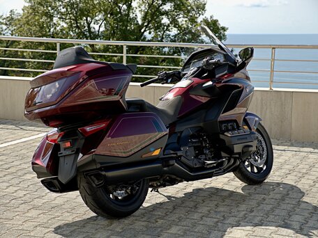 2026 Honda GL 1800 Gold Wing, красный, 3200000 рублей, вид 2