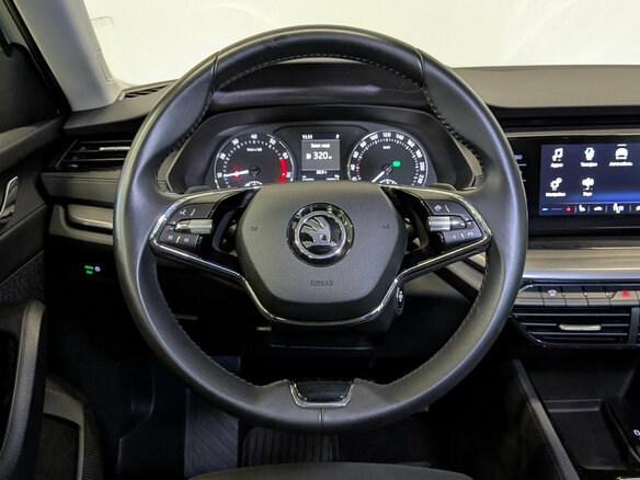 2021 Skoda Octavia IV (A8), белый, 2090000 рублей - вид 20
