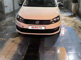 2017 Volkswagen Polo V Рестайлинг, белый, 800000 рублей, вид 1