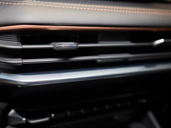 2026 Geely Okavango I Рестайлинг, серый - вид 18