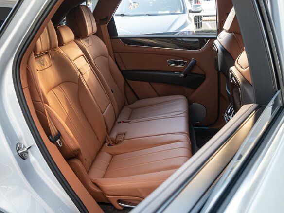 2019 Bentley Bentayga I, серый, 13200000 рублей - вид 5