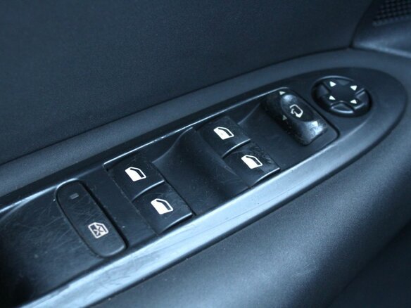 2011 Citroen C4 II, чёрный - вид 17