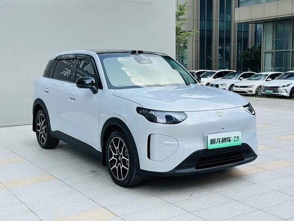 2026 Leapmotor A10 39.8 kWh, серебристый, 1580000 рублей - вид 4