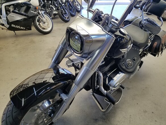 2019 Harley-Davidson Fat Boy, чёрный, 1397000 рублей - вид 4