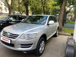 2007 Volkswagen Touareg I Рестайлинг, серебристый, 1400000 рублей, вид 1