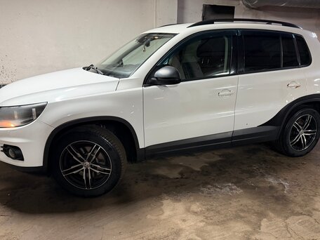 2013 Volkswagen Tiguan I Рестайлинг, белый, 990000 рублей, вид 1