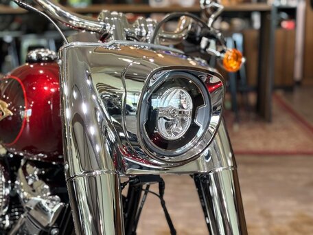 2023 Harley-Davidson Fat Boy, красный, 3300000 рублей, вид 3
