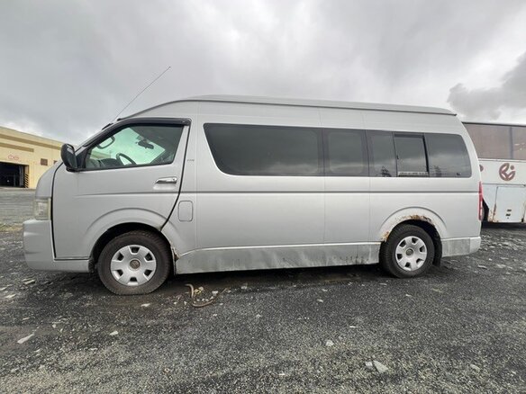 2006 Toyota HiAce, серебристый, 900000 рублей