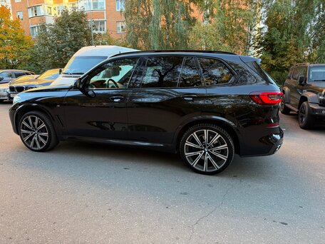 2021 BMW X5 40d IV (G05/G18), чёрный, 8200000 рублей, вид 5