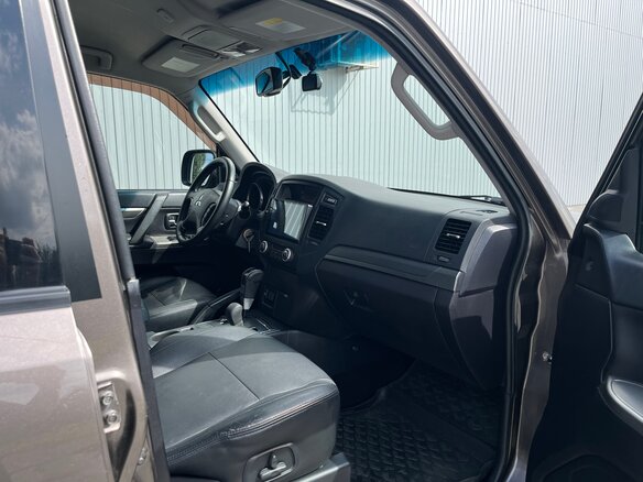 2011 Mitsubishi Pajero IV Рестайлинг 1, коричневый, 2000000 рублей - вид 13
