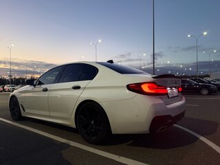 2020 BMW 5 серии 530d xDrive VII (G30/G31/G38) Рестайлинг, белый, 6401000 рублей, вид 4