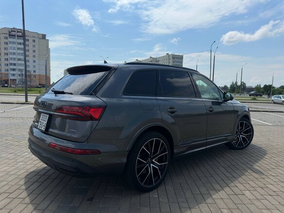 2022 Audi Q7 55 TFSI II (4M) Рестайлинг, серый, 5190000 рублей - вид 5