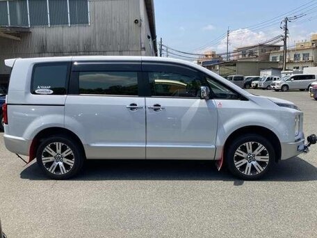 2022 Mitsubishi Delica D:5 I Рестайлинг, белый, 2750000 рублей, вид 4