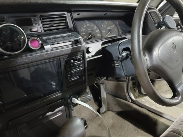 1990 Toyota Crown VIII (S130), серый, 550000 рублей - вид 10