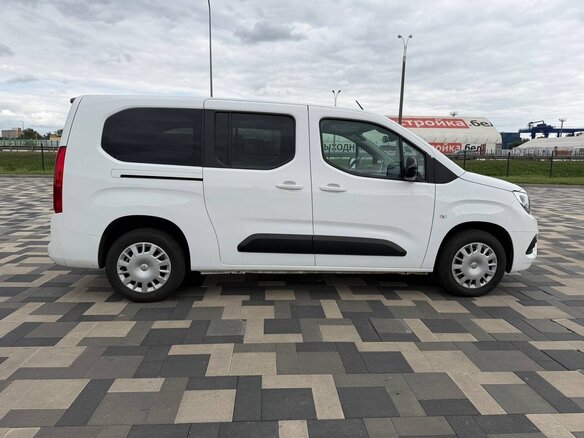 2022 Opel Combo XL E, белый, 1695000 рублей - вид 2