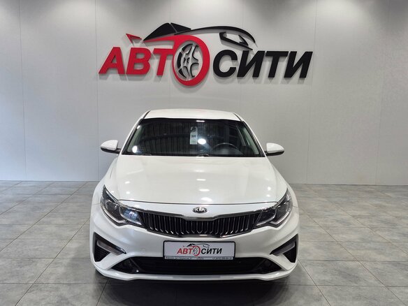 2018 Kia Optima IV Рестайлинг, белый, 1355000 рублей - вид 2