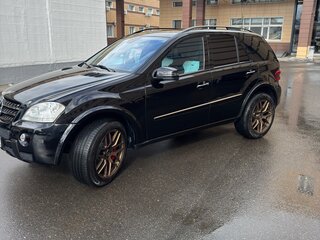 2005 Mercedes-Benz M-Класс 500 II (W164), чёрный, 1999999 рублей, вид 3