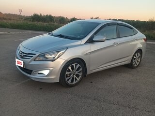 2014 Hyundai Solaris I Рестайлинг, серебристый, 825000 рублей, вид 1