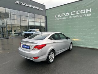 2011 Hyundai Solaris I, серебристый, 930000 рублей, вид 2