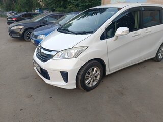 2014 Honda Freed I Рестайлинг 2, белый, 1080000 рублей, вид 3