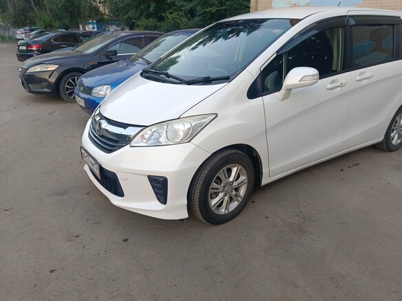 2014 Honda Freed I Рестайлинг 2, белый, 970000 рублей - вид 2
