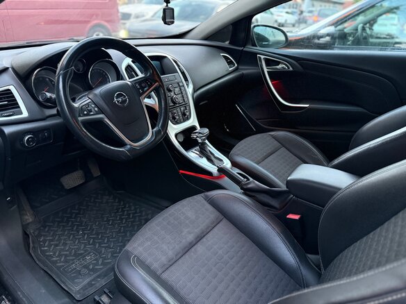 2014 Opel Astra GTC J Рестайлинг, чёрный, 920000 рублей - вид 9