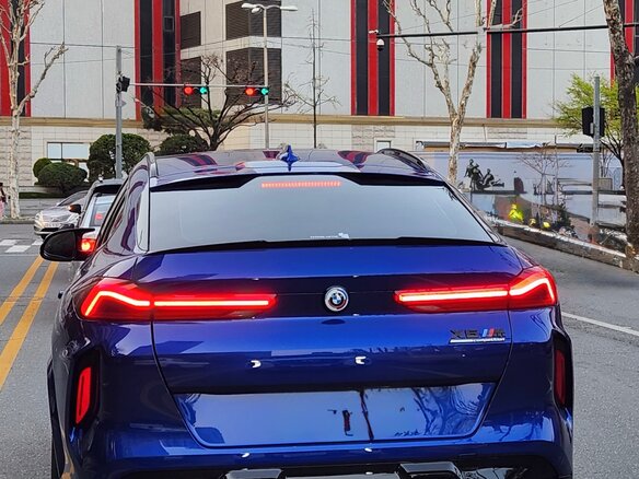 2021 BMW X6 M III (F96), синий, 12000000 рублей - вид 3