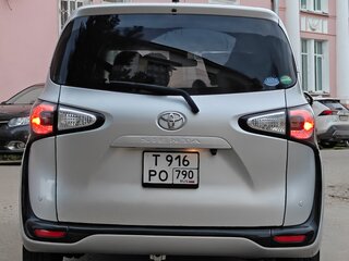 2017 Toyota Sienta II, серый, 1130000 рублей, вид 5
