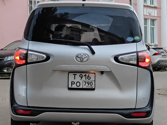 2017 Toyota Sienta II, серый, 1130000 рублей - вид 4