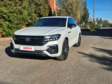 2019 Volkswagen Touareg III, белый, 4100000 рублей, вид 3